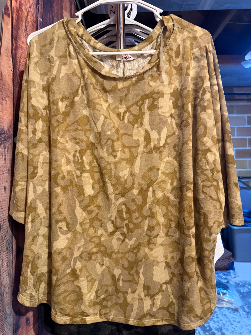 GeeGee Camo Short Sleeve Top Size 1XL